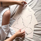 Œuvre originale unique – réalisée à la main
Signature artistique distinctive (colombe minimaliste)
Signée et numérotée à la main
Certificat d’authenticité inclus
Idéale pour une décoration intérieure élégante et épurée

œuvre minimaliste originale
art contemporain
décoration intérieure minimaliste
œuvre de collection
pièce unique haut de gamme